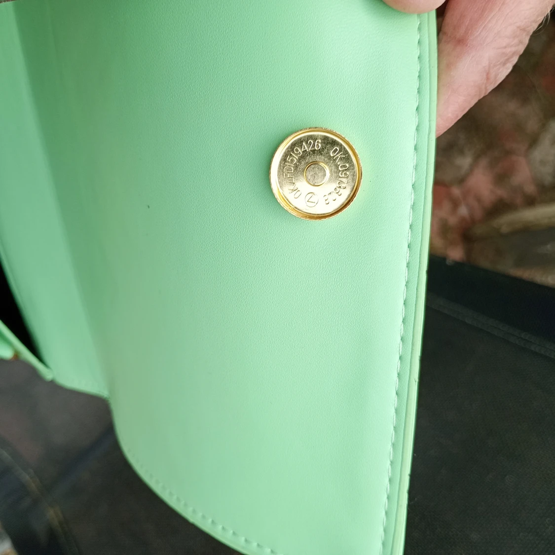 Mintgrön quiltad axelväska med guldkedja - 2