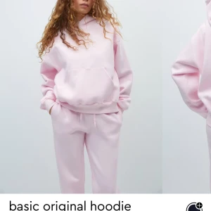 Ljusrosa oversized hoodie - Säljer en basic ljusrosa hoodie från Gina. Perfekt för en chill och bekväm stil. Hoodien är i ett toppen skick💞💖