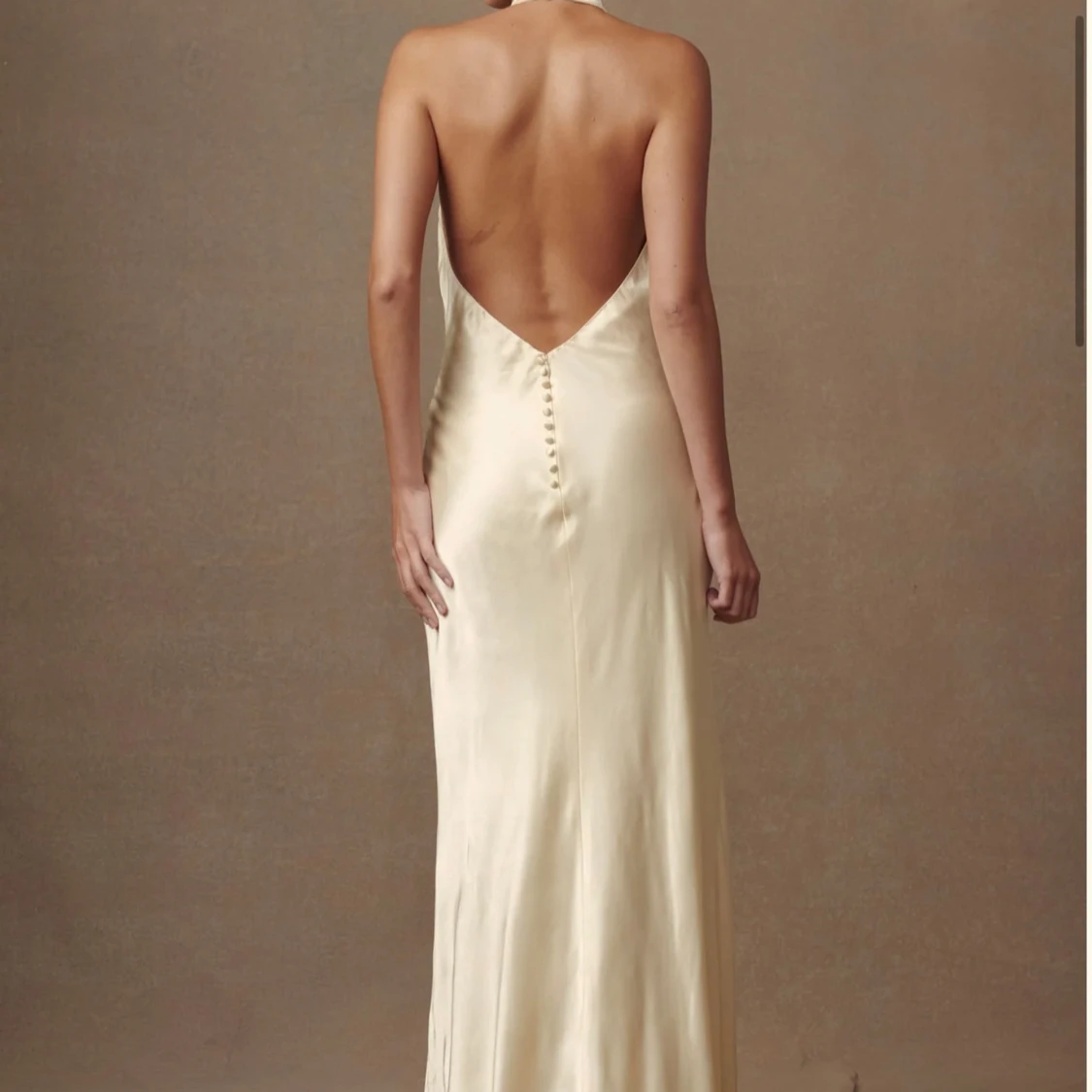 Champagnefärgad klänning - 2