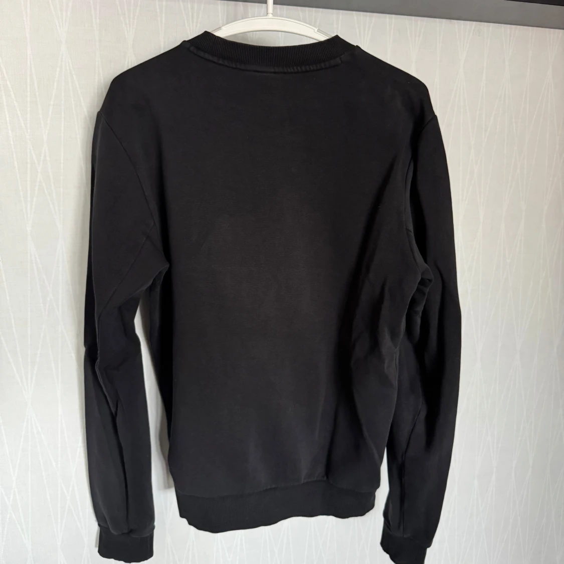 Svart sweatshirt från Adidas - 1