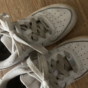 Nike Air Force 1 - Nike Air Force 1. Går att tvätta/rengöra.