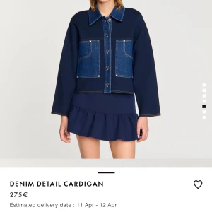 Sandro Jacka  - Så fin cardigan/jacka med jeans detaljer från Sandro. Köpte förra veckan och använd 1 gång, men insett att det inte riktigt är min stil. Stl 2 i fransk storlek. Nypris 3599kr 