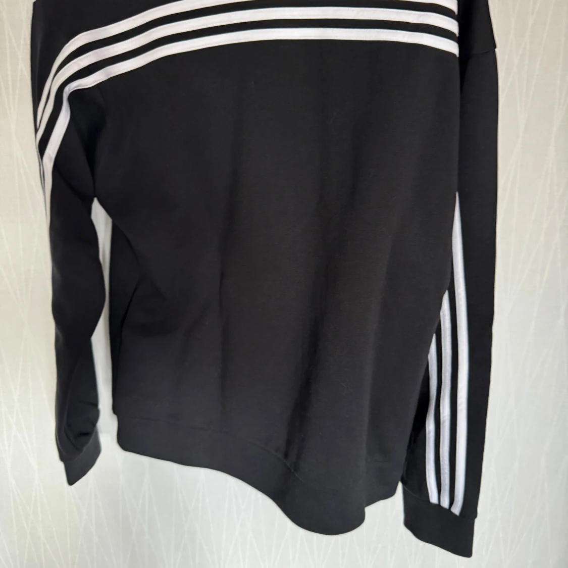 Svart hoodie från Adidas - 2