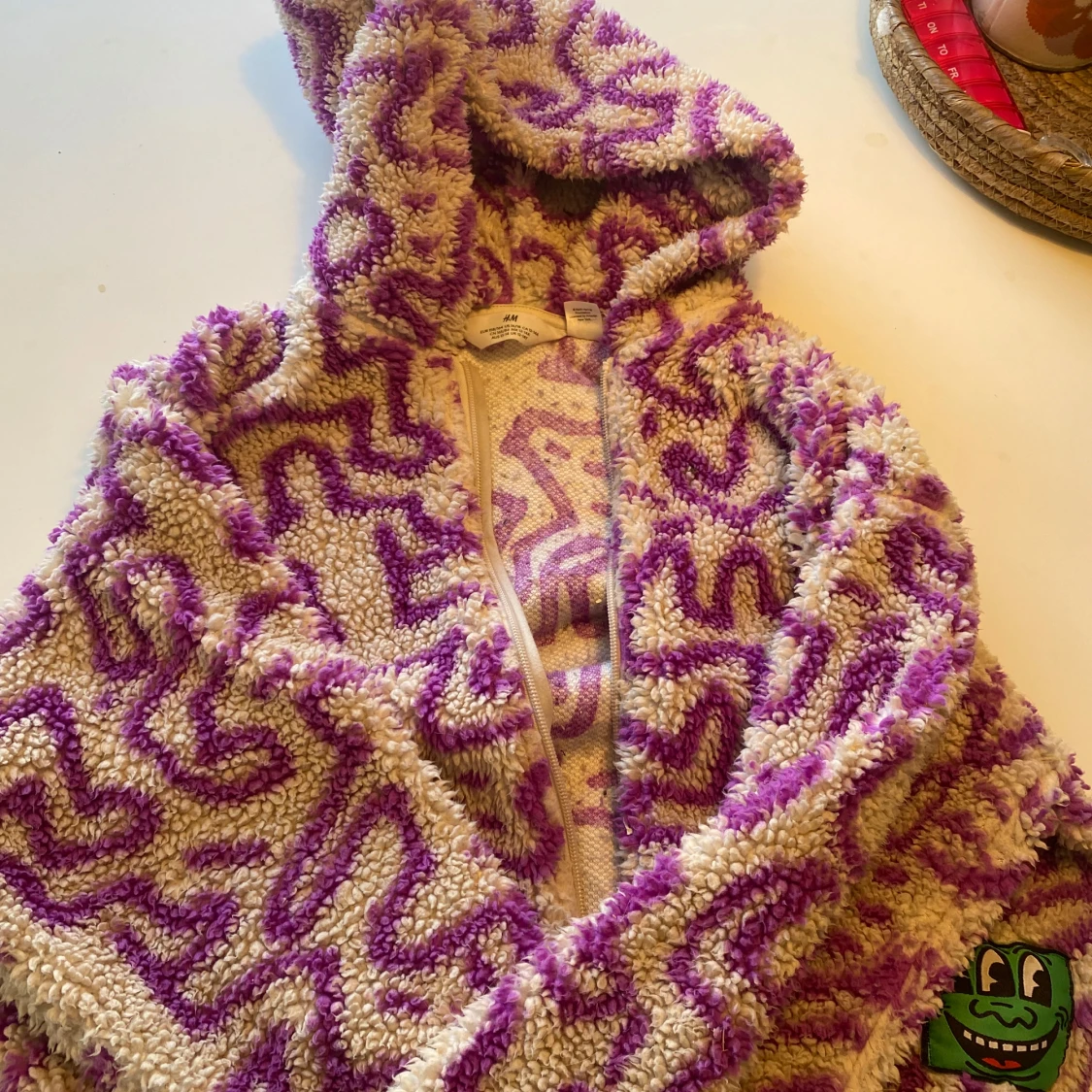 Lila och beige teddyjacka från H&M