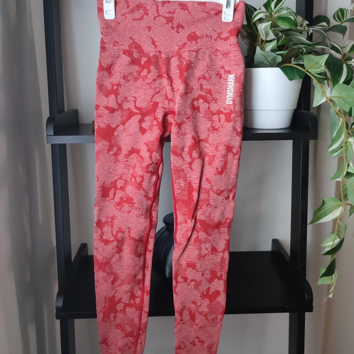 Kamouflage leggings från Gymshark i storlek XS - 1