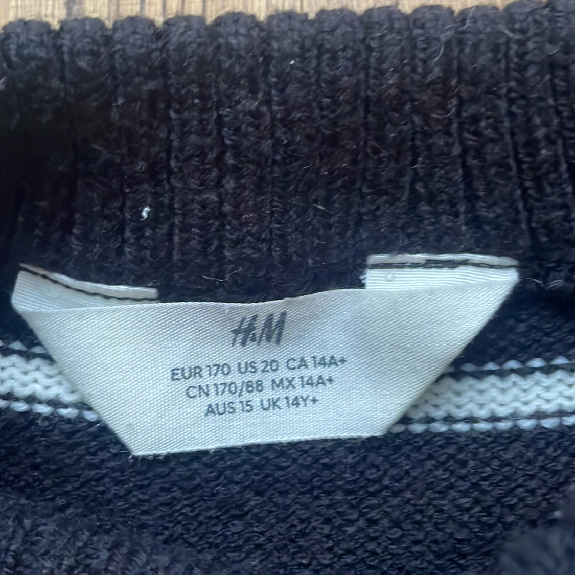 Svart och vit randig tröja från H&M - 1