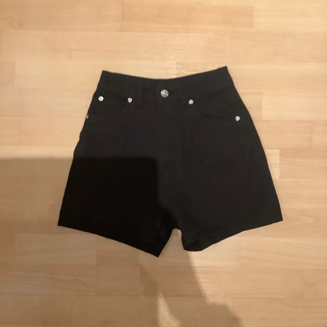Svarta shorts med fickor - 1