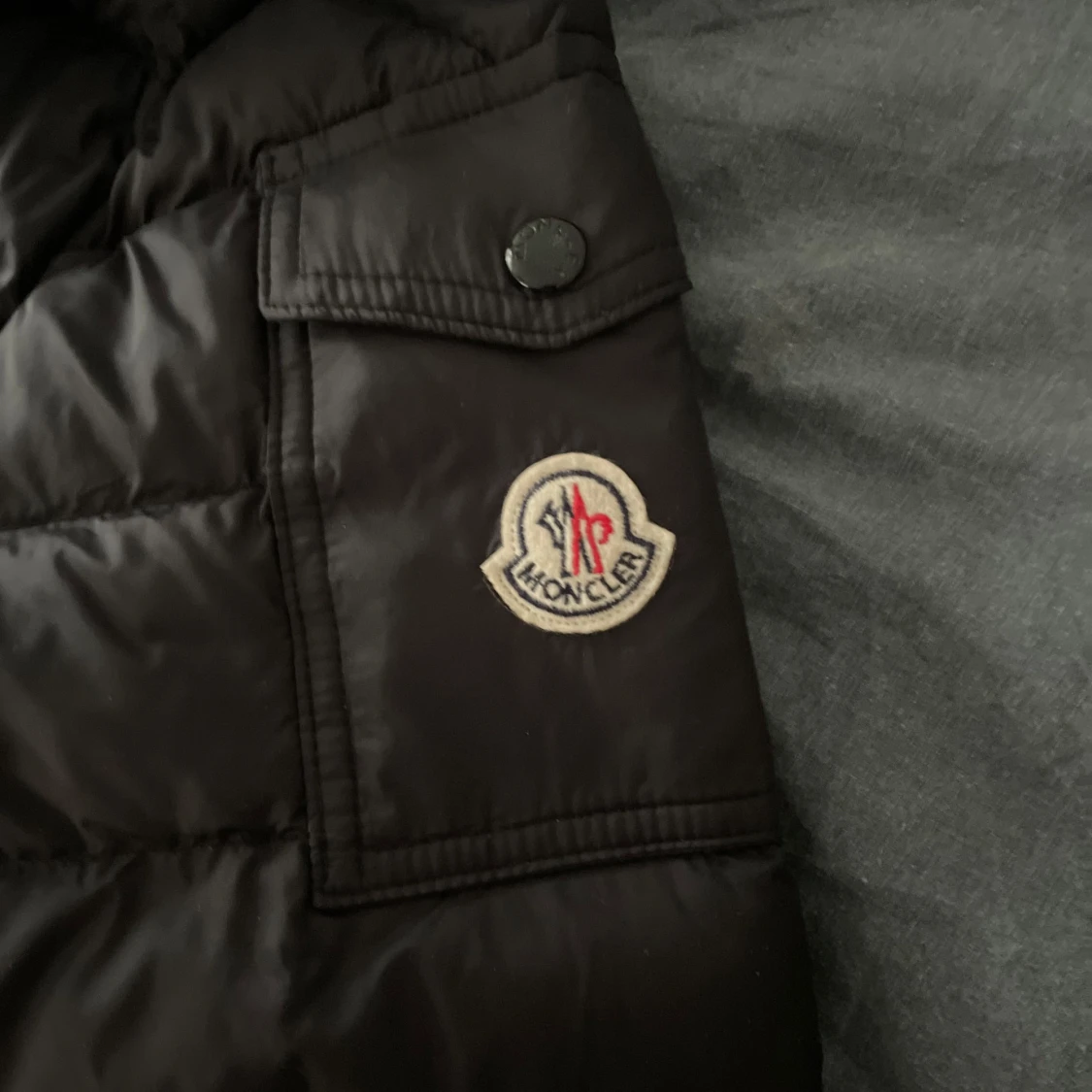 Svart pufferjacka från Moncler - 1