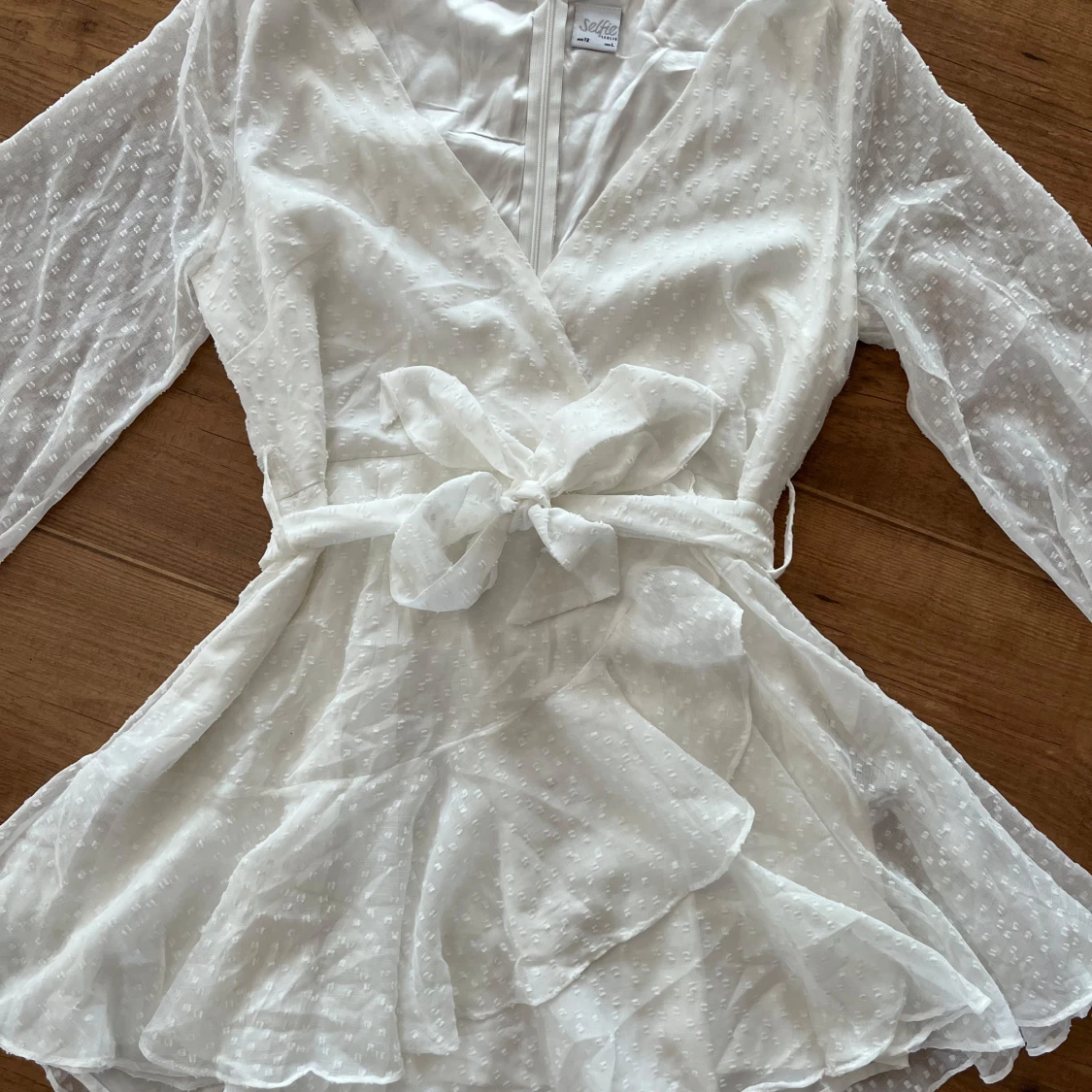 Vit omlottklänning / studentklänning - 1
