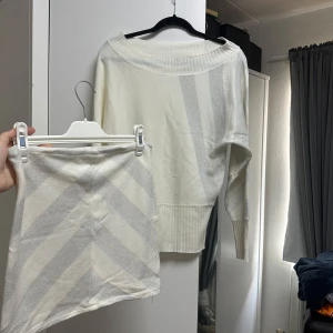 Vit/grå set - Vila - Säljer en sett, tröja och mini kjol. Super billigt! Storlek S