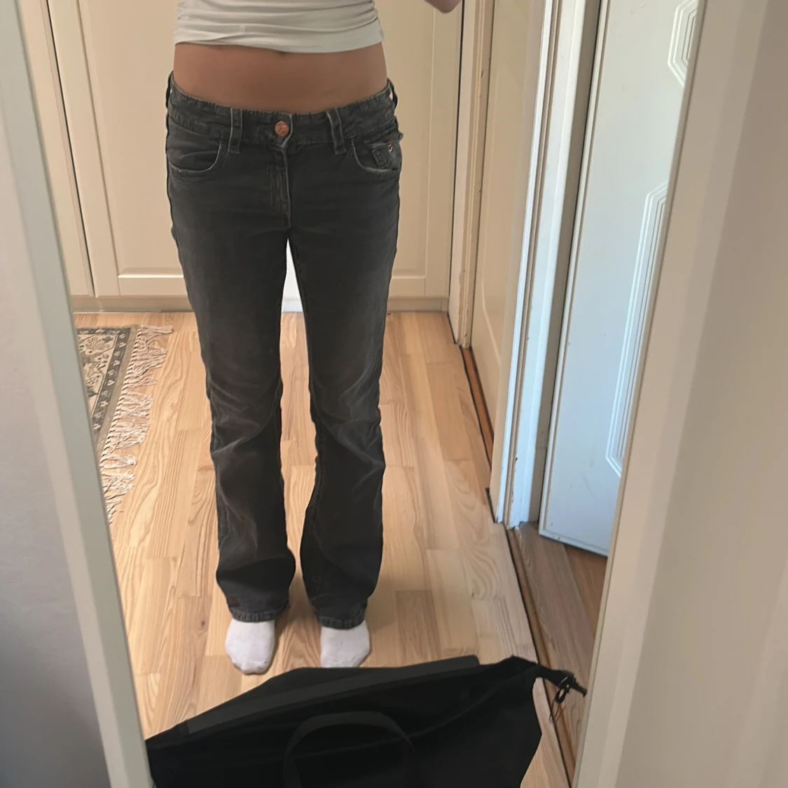 Svara jeans