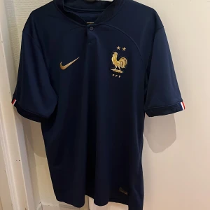 Mbappe tröja - Fotbollströja, köpt från unisport