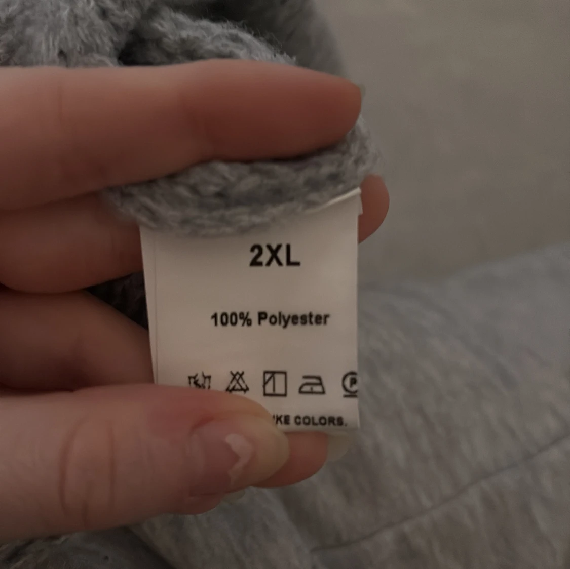 Grå stickad tröja - 2