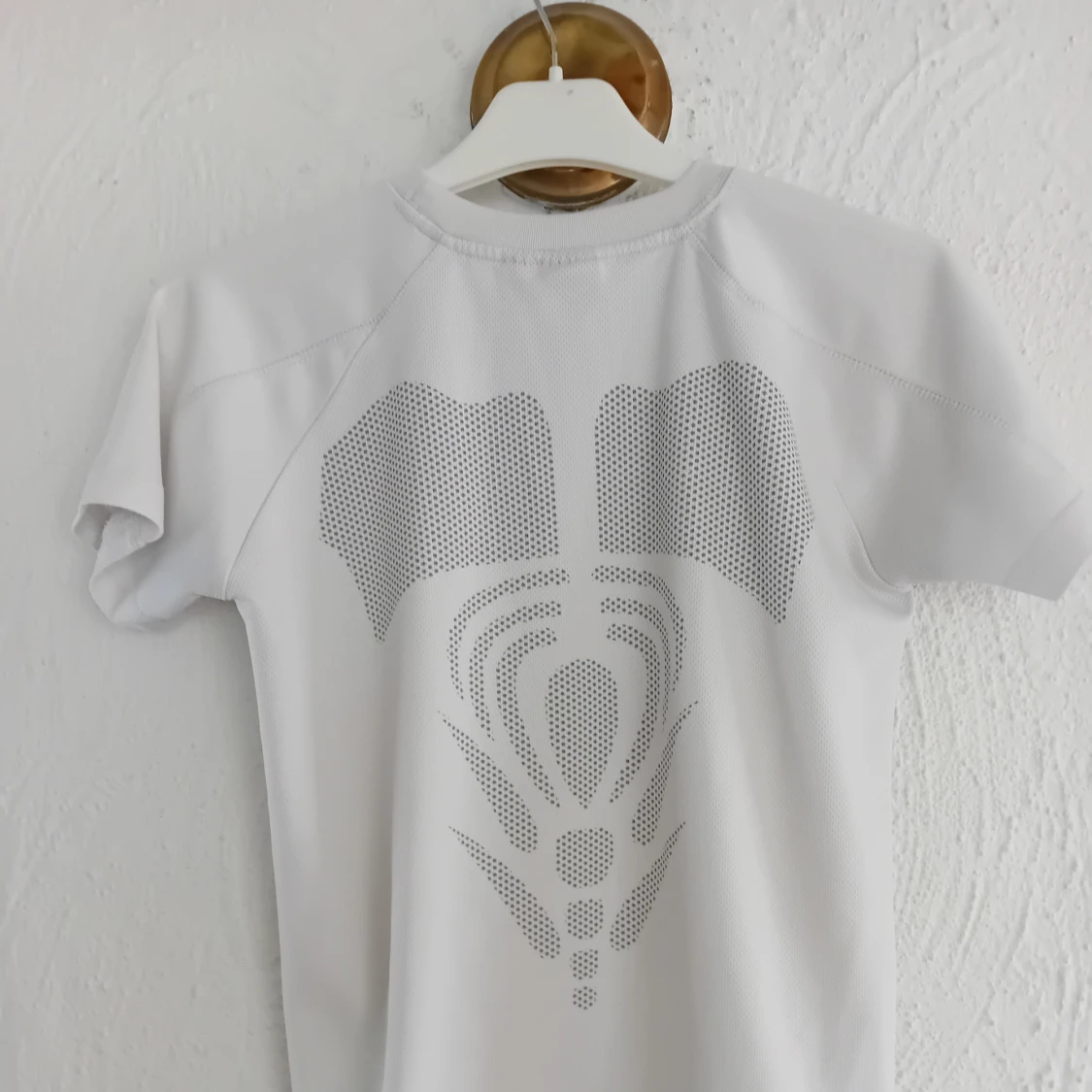 Vit kortärmad t-shirt med mönster - 1