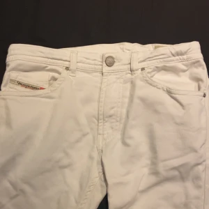 Vita diesel jeans - Snygga vita skinny jeans ifrån diesel