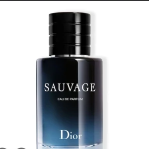 Sauvage Eau de Parfum från Dior - Säljer en flaska Sauvage Eau de Parfum från Dior. 