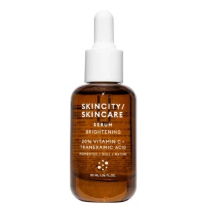 Brightening Serum från Skincity Skincare - Nypris: 499 Brightening Serum med 20% Vitamin C och Tranexamic. Kommer i en brun glasflaska med pipett för enkel applicering. Perfekt för att ge huden en strålande lyster. Säljer då den inte är för min hud. Aldrig använd, kartongen finns kvar!!❤️