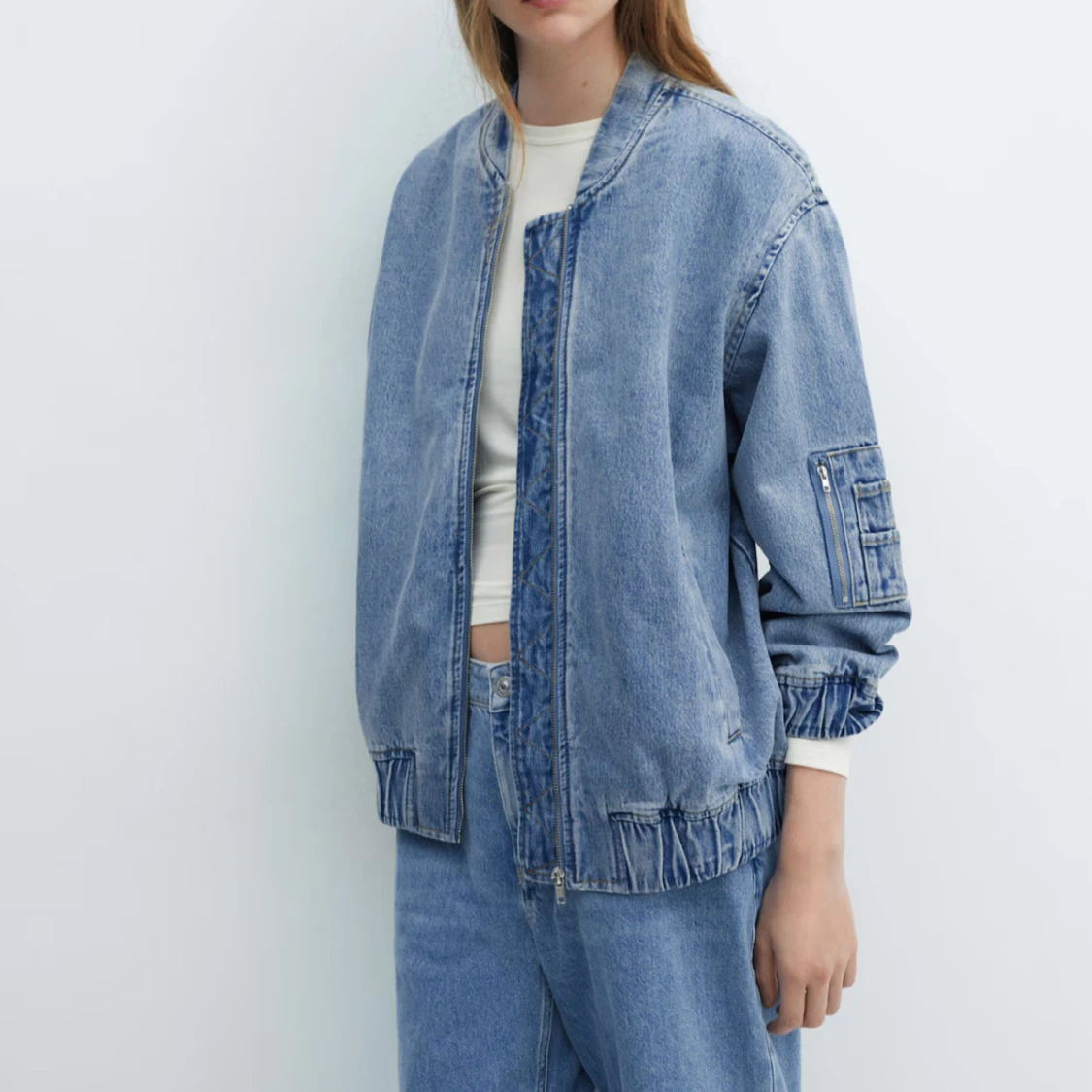 Blå jeans bomberjacka med dragkedja