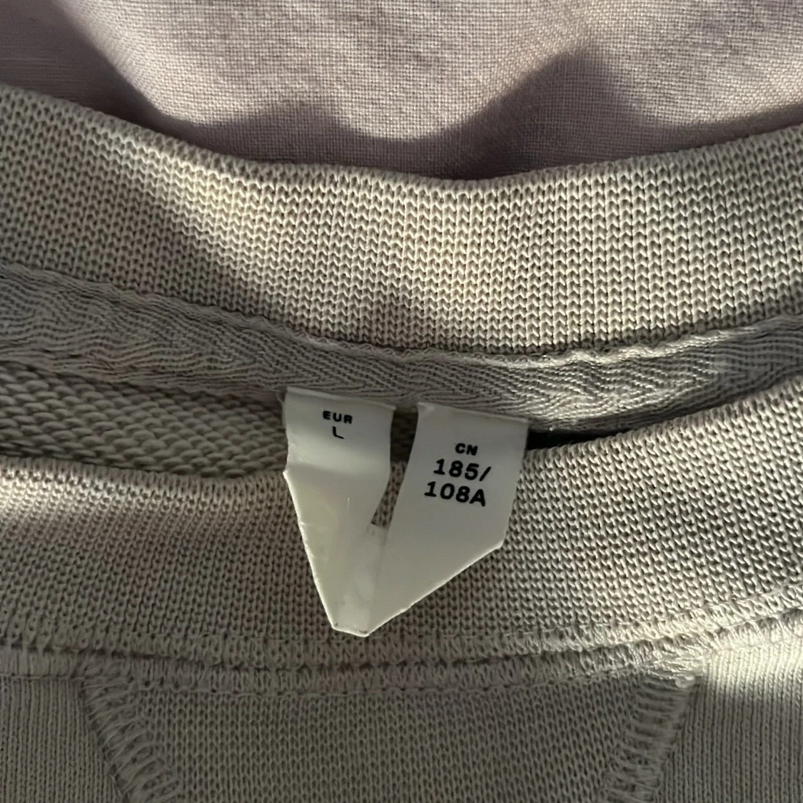 Beige sweatshirt från ARKET, storlek L - 1