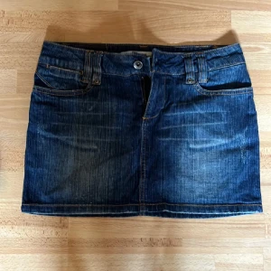 ONLY jeanskjol - Snygg kort jeanskjol från only i storlek 36