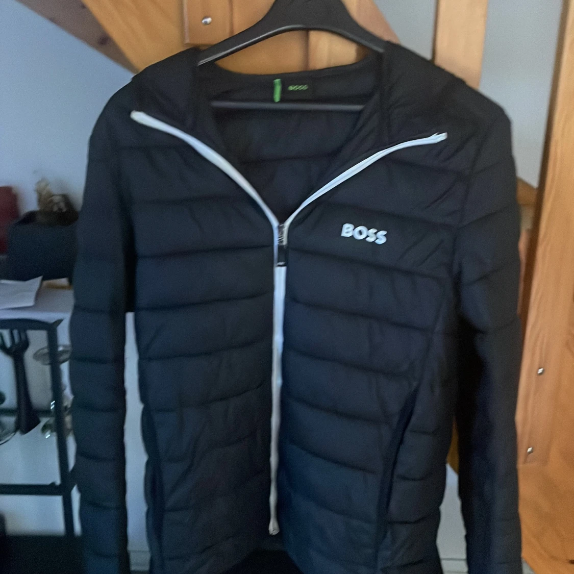 Svart pufferjacka från BOSS,