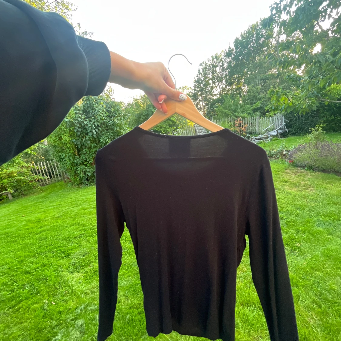 Svart omlottopp från My Essential Wardrobe - 1