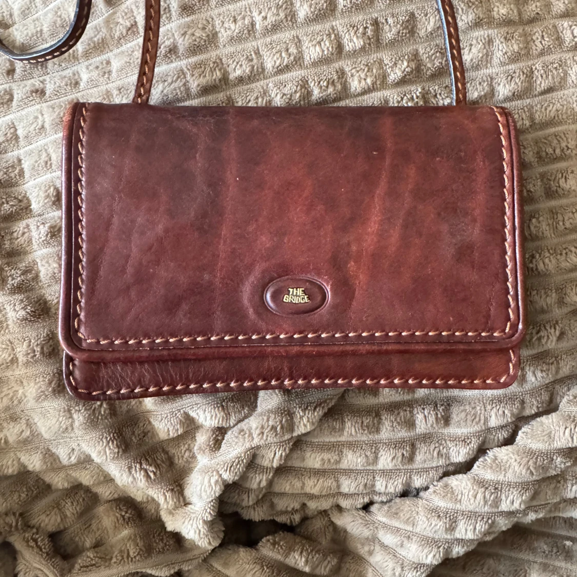 Brun axelväska i äkta skinn från The Bridge - 1