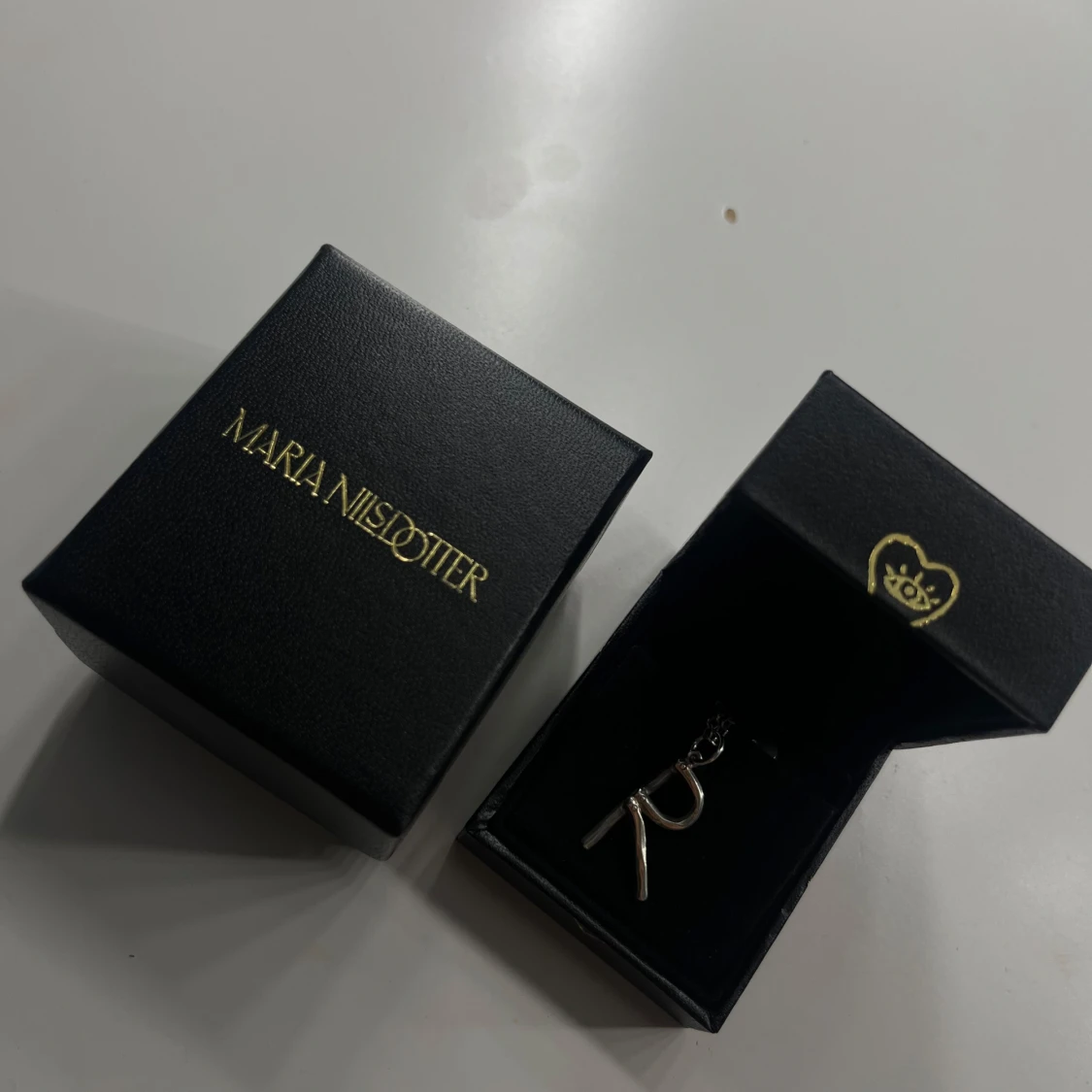 Maria Nilsdotter silverhalsband bokstav R - 1