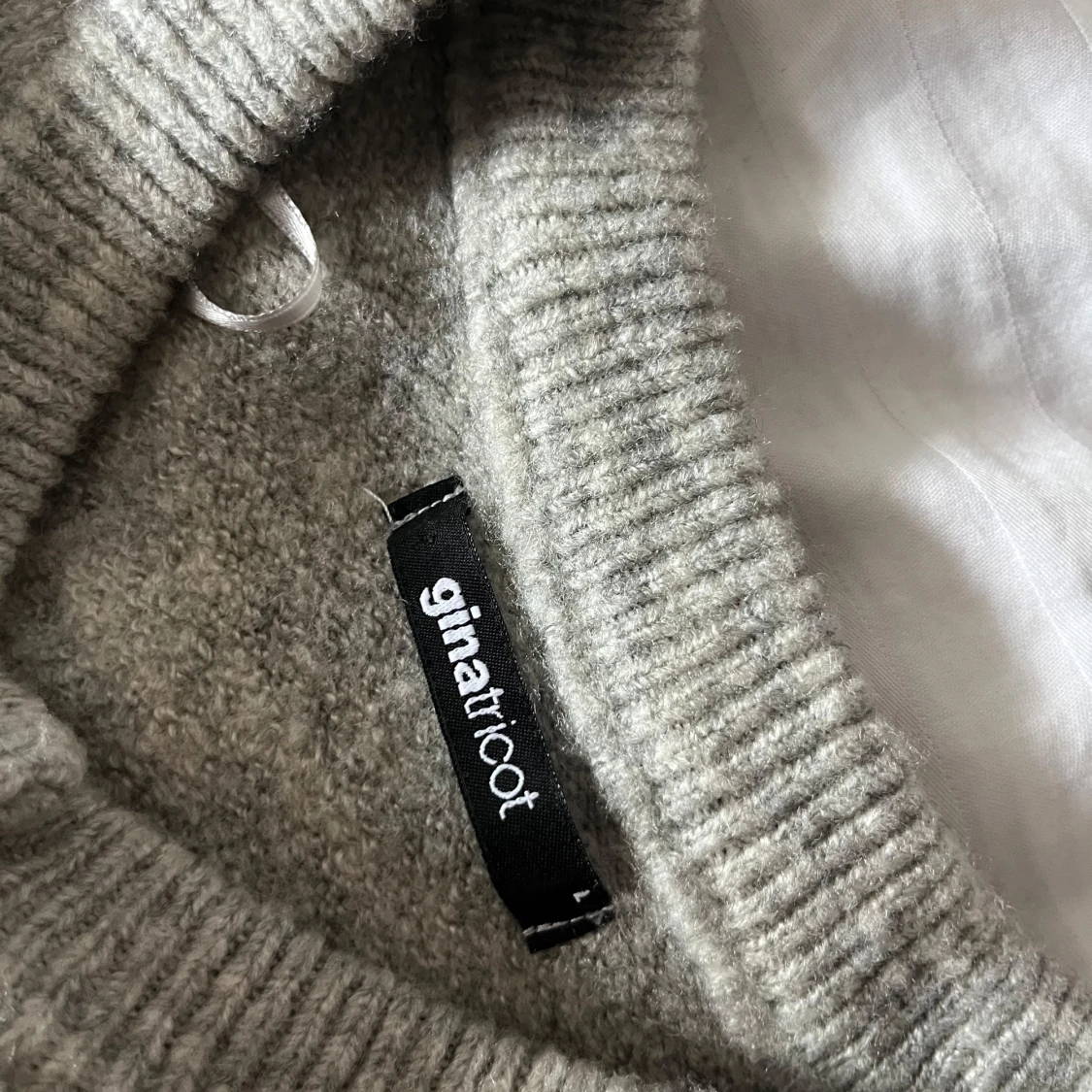 Grå stickad kofta från Gina Tricot - 2