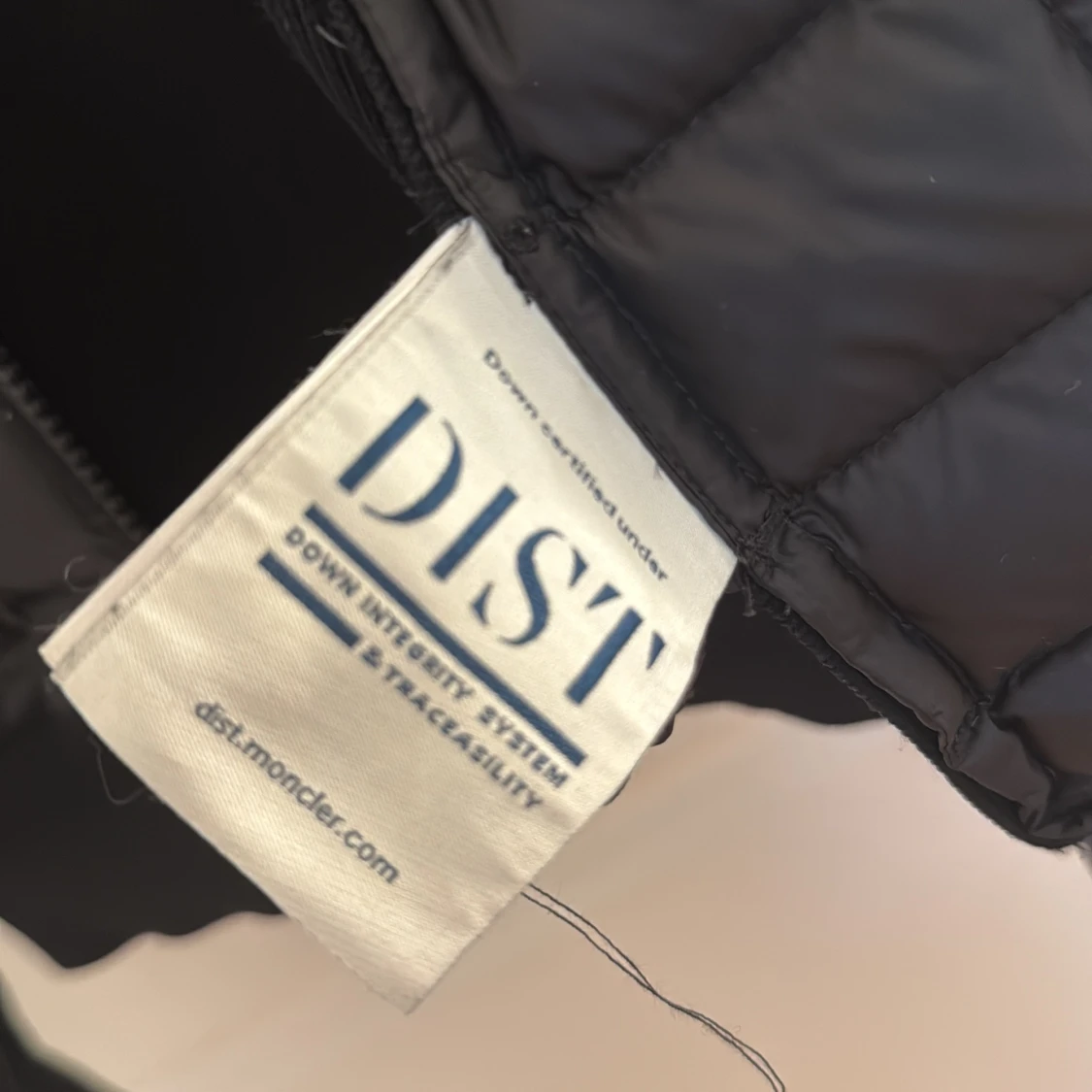 Svart pufferjacka från Moncler - 4