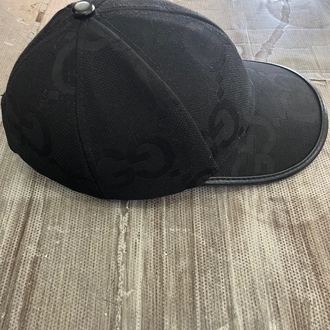 Svart keps från Gucci i ull och kashmir - 1