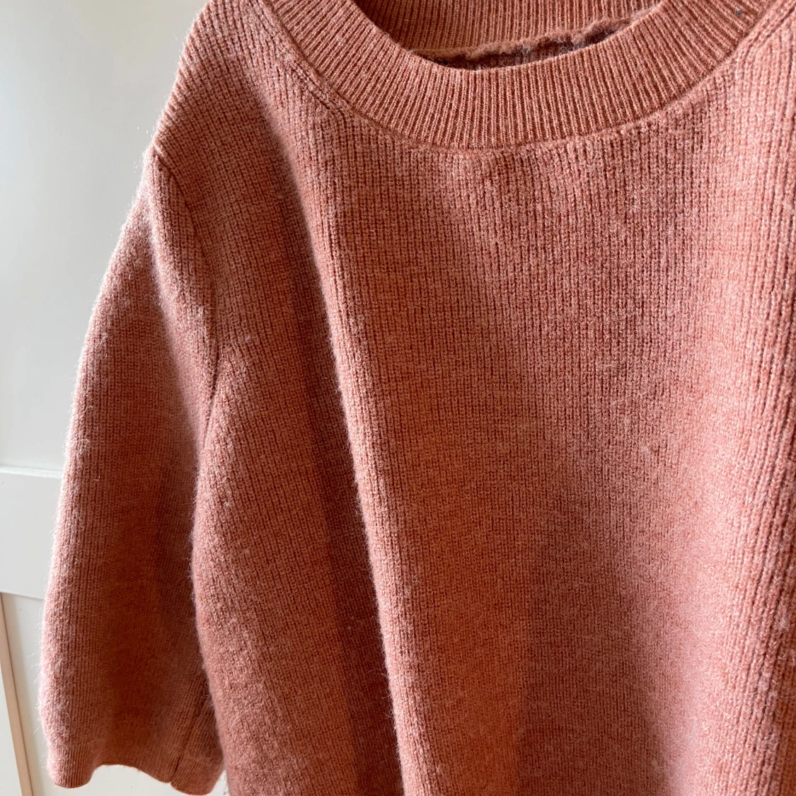 Rosa stickad tröja med halvärm - 2