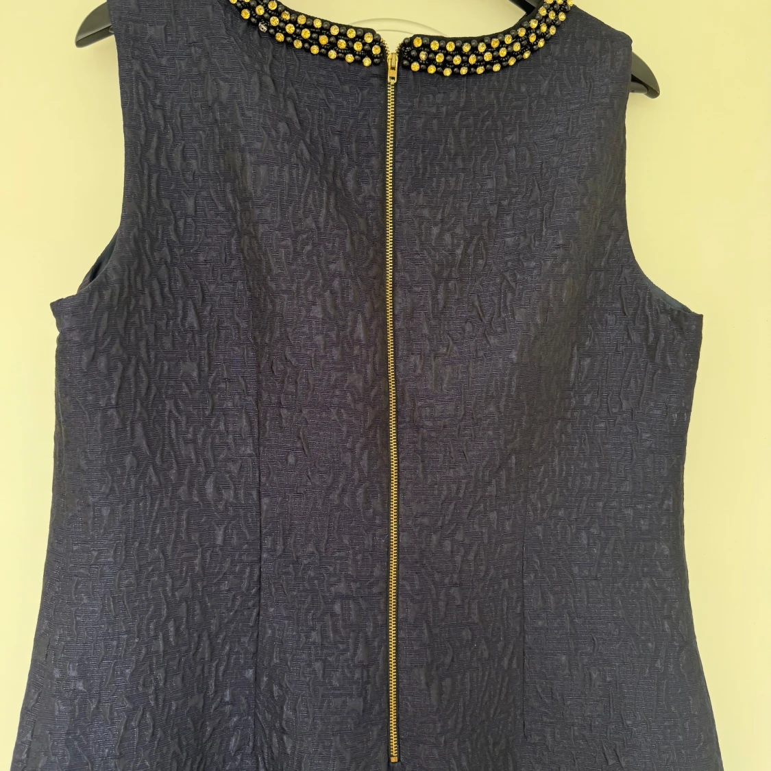 Marinblå kortklänning med pärlor - 1