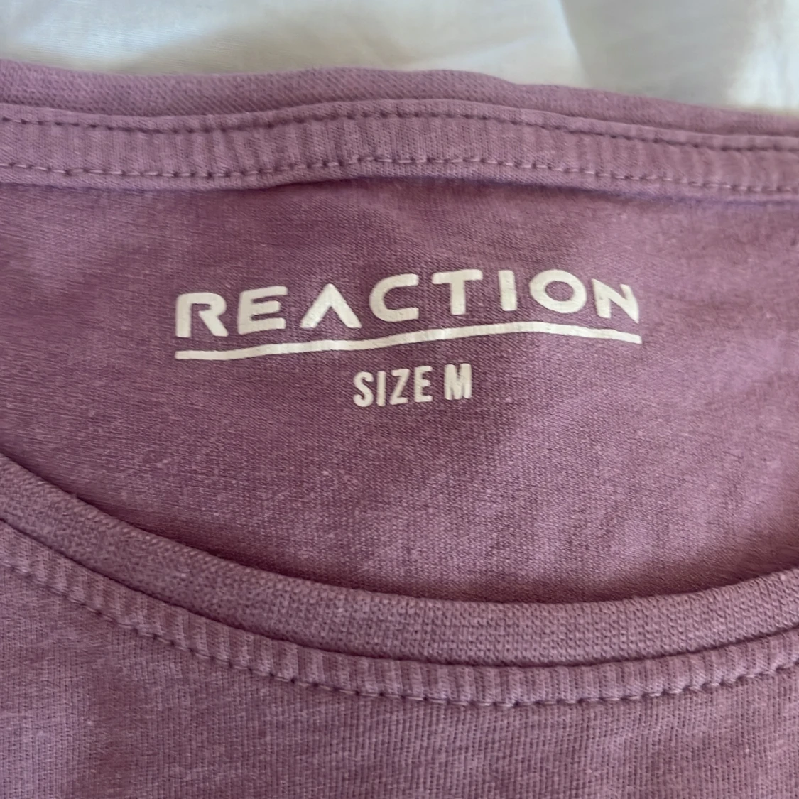 Ljuslila t-shirt från Reaction M - 2