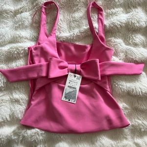 Rosa zara topp - rosa Zara topp med rosett knyte i ryggen. Aldrig använd