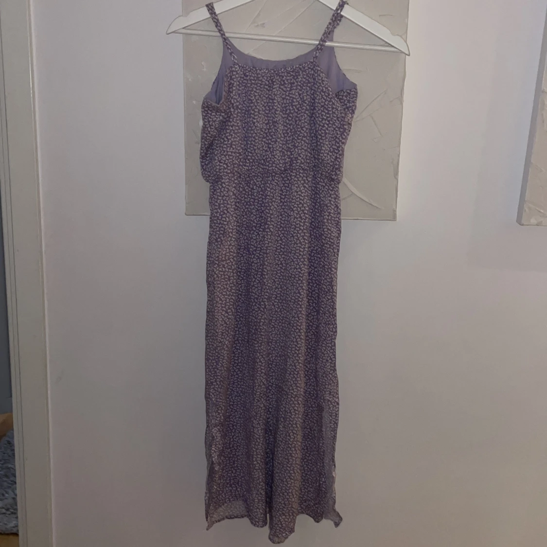 Lila långklänning med mönster från ONLY - 1