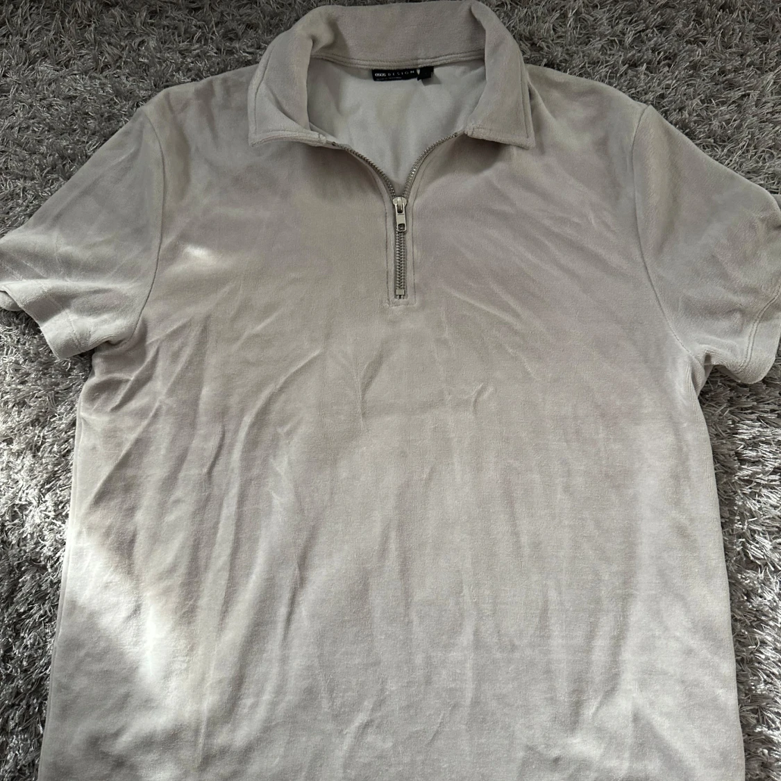 Grå pikétröja med half zip från ASOS