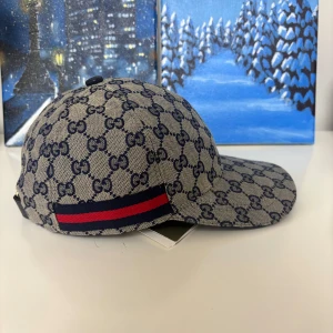 Gucci keps blå/beige  - Säljer en blå/beige gucci keps i nyskick | Size M | Fraktar samma dag om köp sker innan 22:00