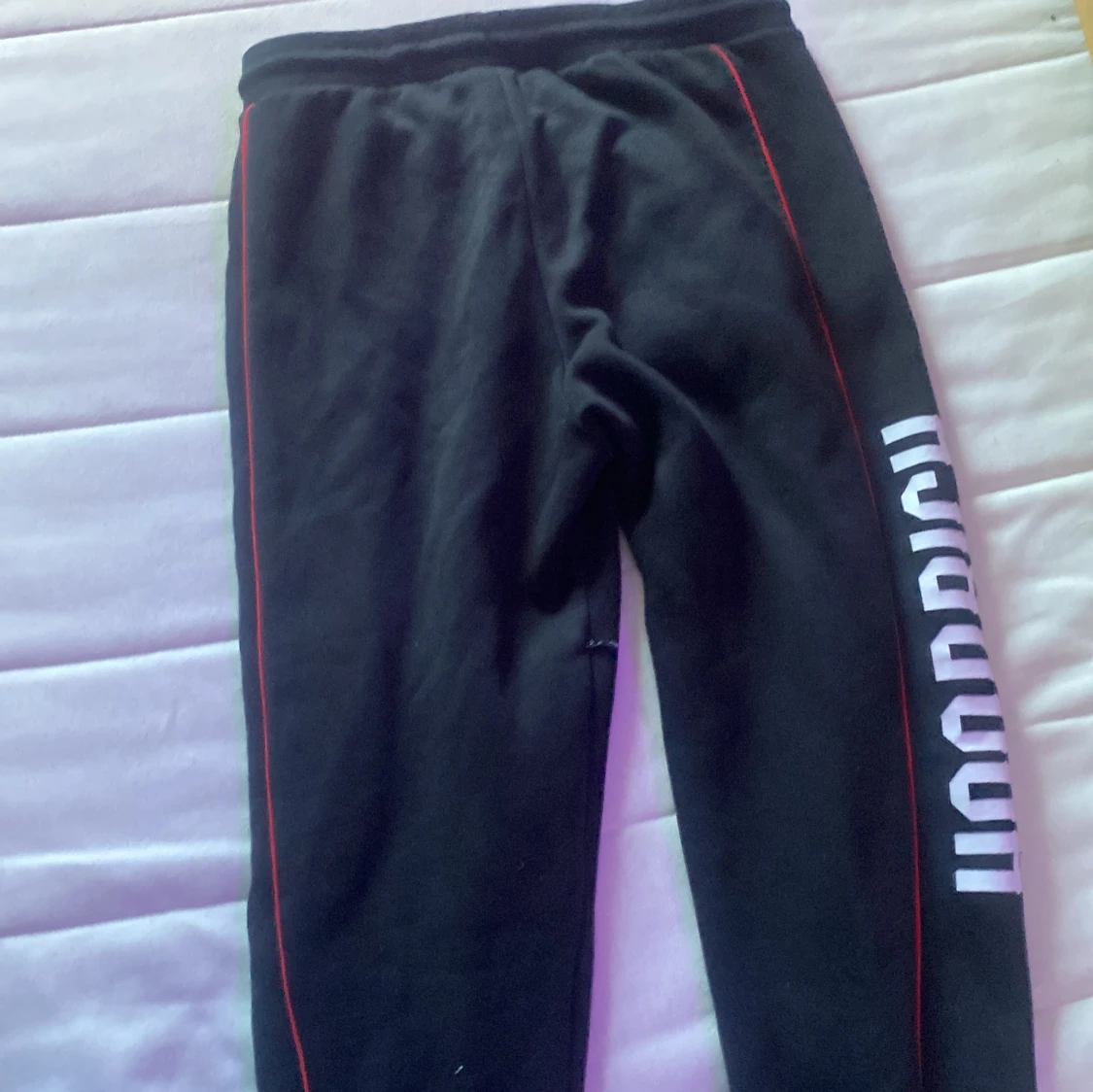 Svart HOODRICH hoodie tracksuit  med röd detalj - 4