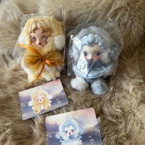 Skullpanda - intressekontroll - Hej! Säljer en av mina Skullpandas o kommer därmed behålla den andra själv. Dem är helt nya och köpta i pop mart butik men pga brist om plats i resväskan behövde kartongerna kastas. Detta är i förstahand en intressekontroll, inga skambud eller liknande då jag gärna behåller dem båda själv istället:) 