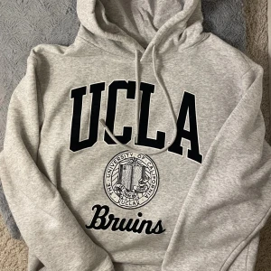 Hoodie - Oversized hoodie från ucla 