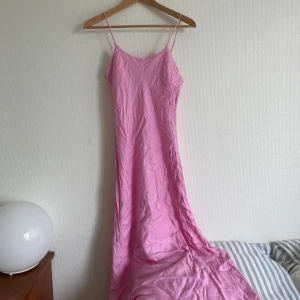 Rosa långklänning zara - Superfin rosa långklänning från zara 🩷