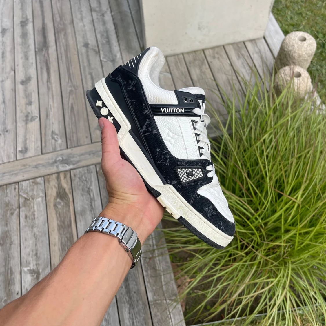 Louis Vuitton svartvita sneakers