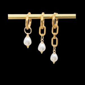Handgjorda örhängen  - 🎀Jag säljer örhängen styckvis eller i par. Örhängenas längd och priser:                                         3 cm – pris per styck 90 kr(par 160kr),                         4 cm – 100 kr(par 190kr)                                                        5 cm – 130 kr (240kr)  