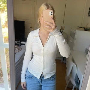 Topp - Topp/kofta ifrån bubbleroom i storlek XS, i gott skick. 