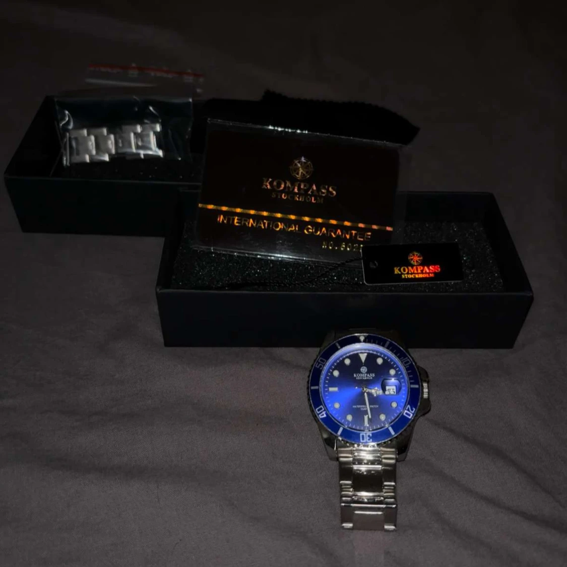 Blå Kompass Stockholm klocka i stål