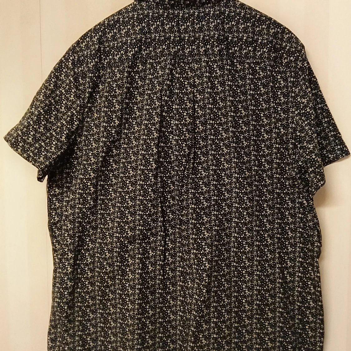 Svart blommig kortärmad skjorta Dressmann - 1