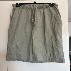 Grön linneshorts-kjol från Esmara - Sparsamt/knappt använd 
