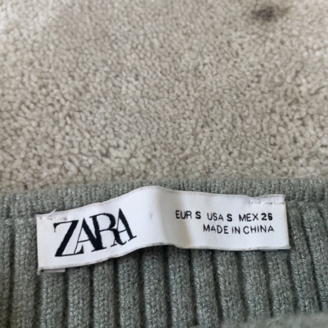 Grå ribbad stickad tubtopp från Zara - 2