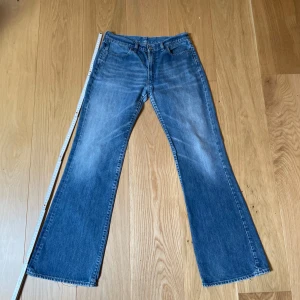 Diesel bootcut jeans - Knappt använda Diesel jeans bootcut. W: 41cm L: 105cm Benöppning: 26cm 